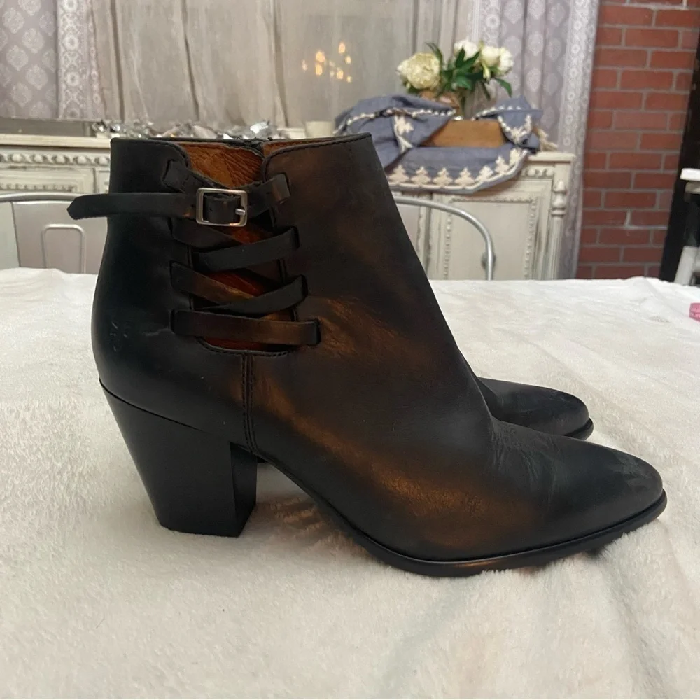 Frye Women's Carson Belted Bootie Ankle Boot Size 8.5